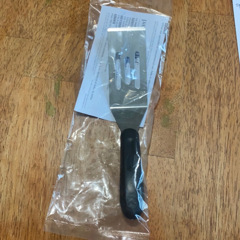 Pampered Chef mini serving spatula